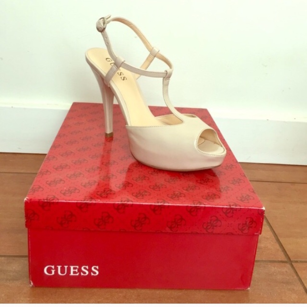 SUPER HOTTIE Guess Peep toe heels in nude🔥😍